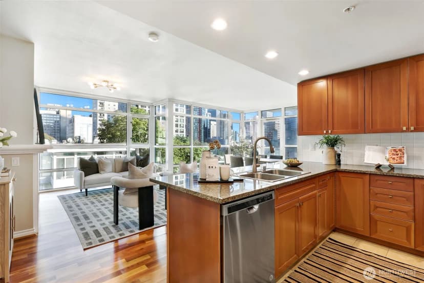 Property photo for 1420 Terry Avenue #1108, Seattle photo 4