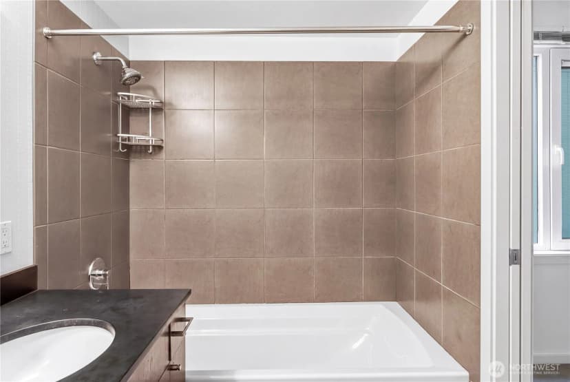 Property photo for 76 Cedar Street #405, Seattle photo 22