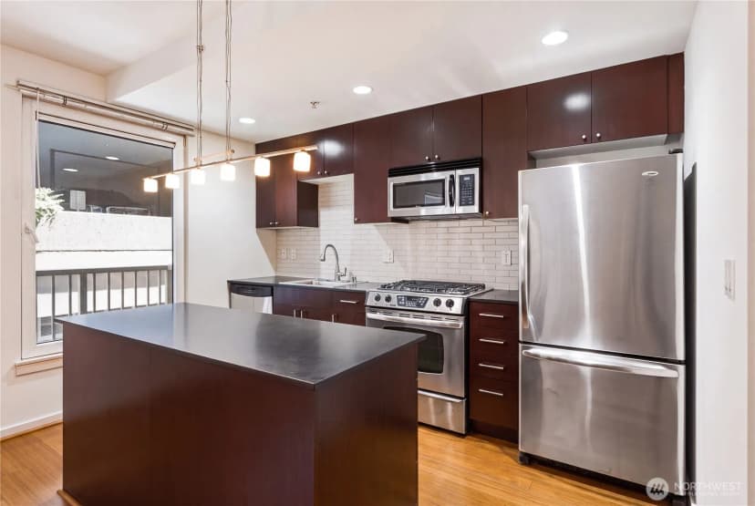 Property photo for 76 Cedar Street #405, Seattle photo 9