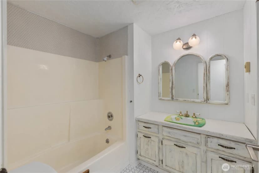Property photo for 8377 Glenwood Road Sw, Port Orchard photo 18