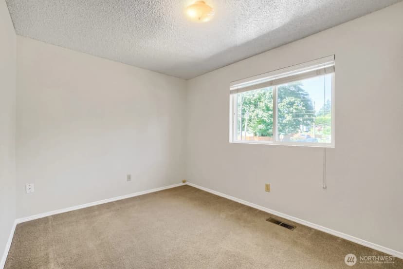 Property photo for 3203 Ne 195th St, Lake Forest Park photo 12