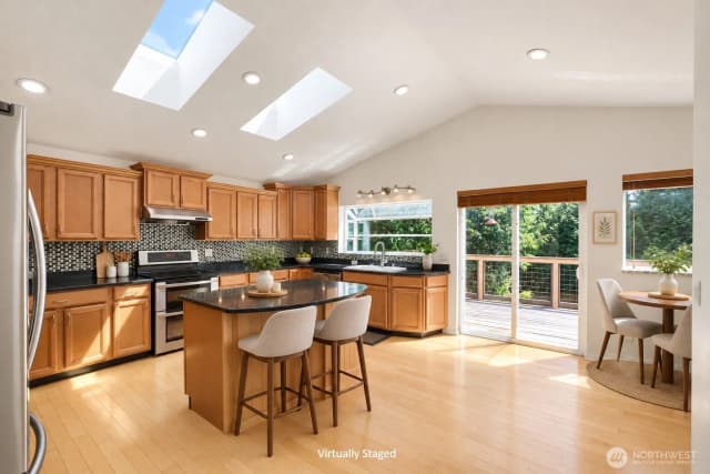 Property photo for 3203 Ne 195th St, Lake Forest Park photo 2