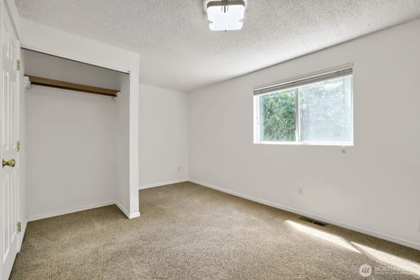 Property photo for 3203 Ne 195th St, Lake Forest Park photo 11