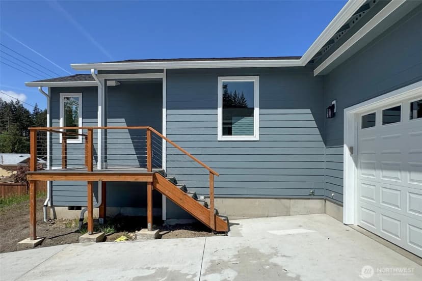 Property photo for 1917 W 10th Street, Port Angeles photo 3
