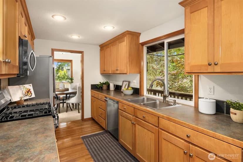 Property photo for 924 179th Court Ne, Bellevue photo 10