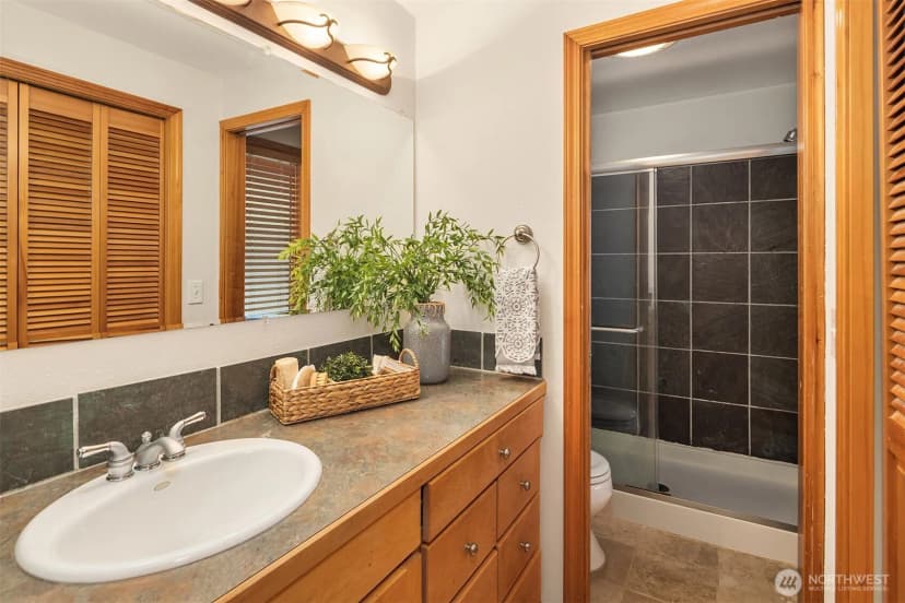Property photo for 924 179th Court Ne, Bellevue photo 16