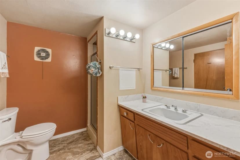 Property photo for 135 Victoria Street, Longview photo 31