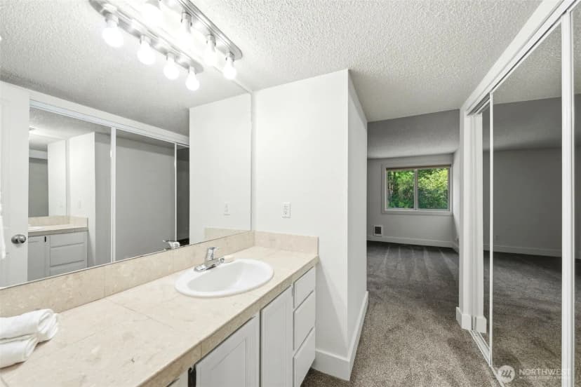Property photo for 4641 W Lake Sammamish Parkway Se #f305, Issaquah photo 22