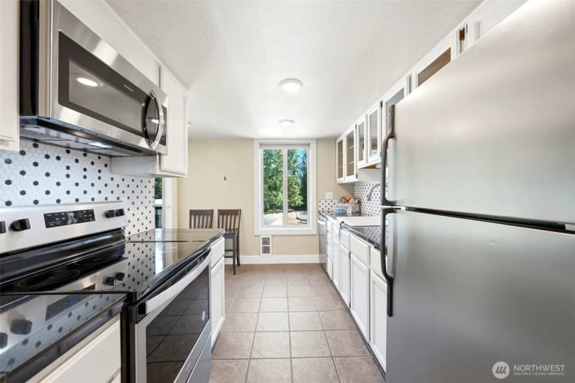 Property photo for 4641 W Lake Sammamish Parkway Se #f305, Issaquah photo 6