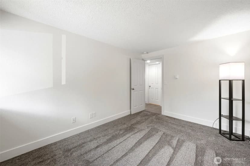 Property photo for 4641 W Lake Sammamish Parkway Se #f305, Issaquah photo 26