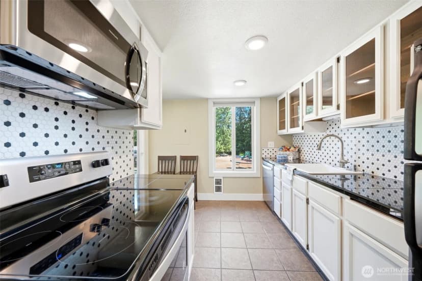 Property photo for 4641 W Lake Sammamish Parkway Se #f305, Issaquah photo 8