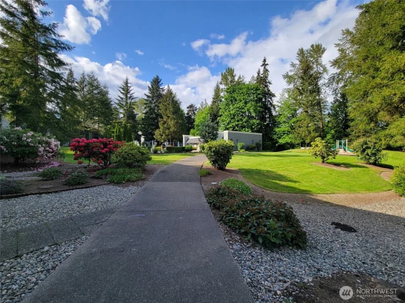 Property photo for 4641 W Lake Sammamish Parkway Se #f305, Issaquah photo 32