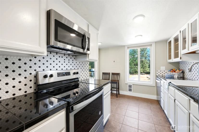 Property photo for 4641 W Lake Sammamish Parkway Se #f305, Issaquah photo 7