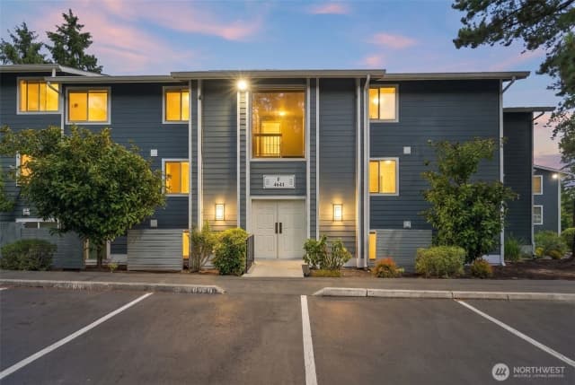 Property photo for 4641 W Lake Sammamish Parkway Se #f305, Issaquah photo 4