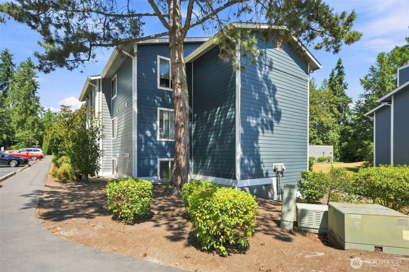 Property photo for 4641 W Lake Sammamish Parkway Se #f305, Issaquah photo 2