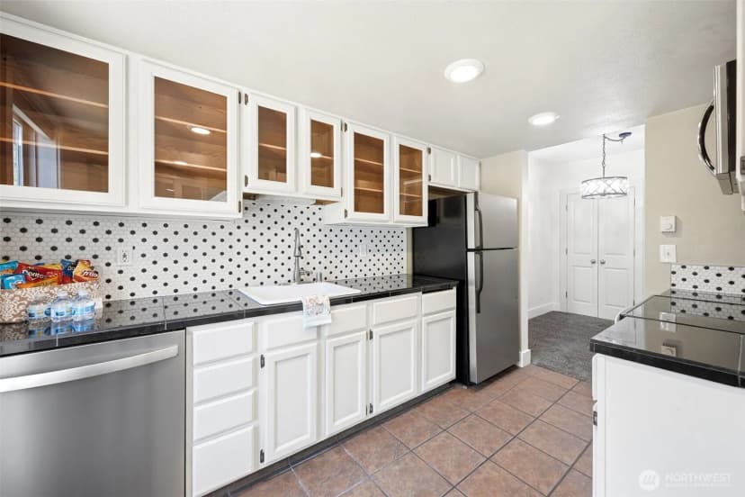 Property photo for 4641 W Lake Sammamish Parkway Se #f305, Issaquah photo 9