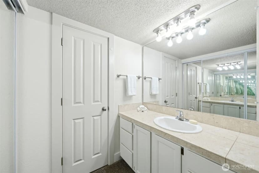 Property photo for 4641 W Lake Sammamish Parkway Se #f305, Issaquah photo 21