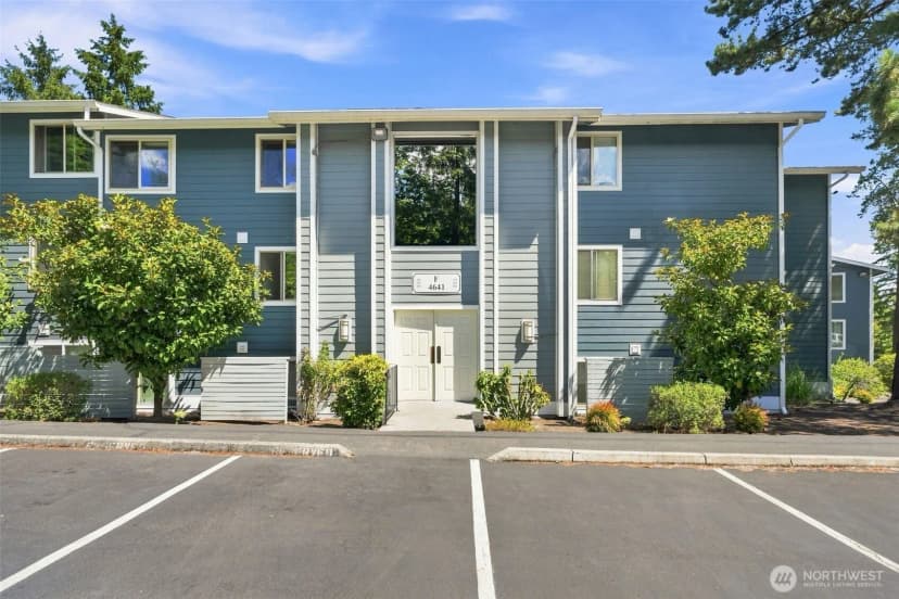 Property photo for 4641 W Lake Sammamish Parkway Se #f305, Issaquah