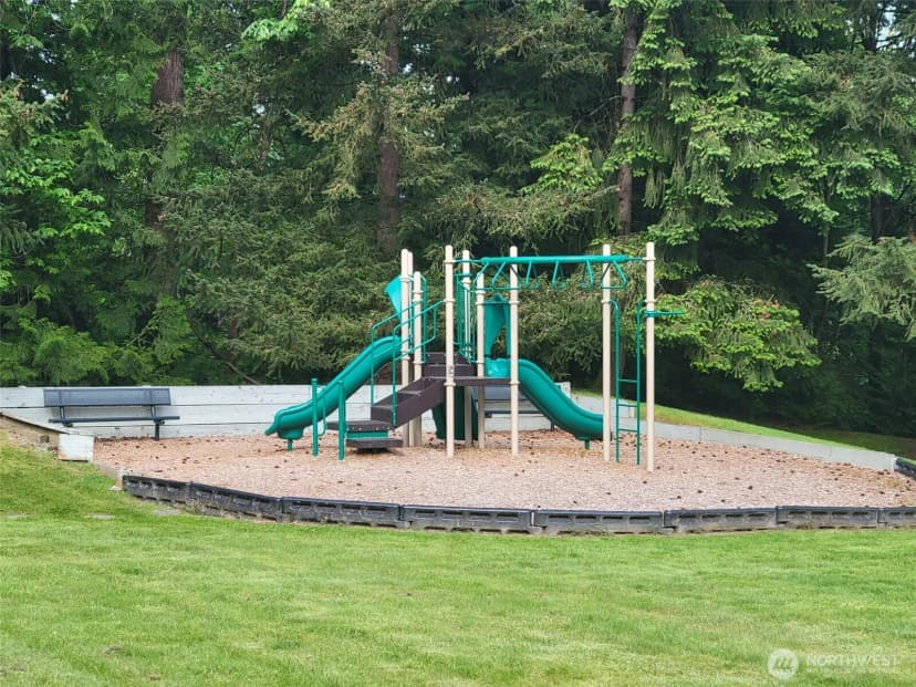 Property photo for 4641 W Lake Sammamish Parkway Se #f305, Issaquah photo 37