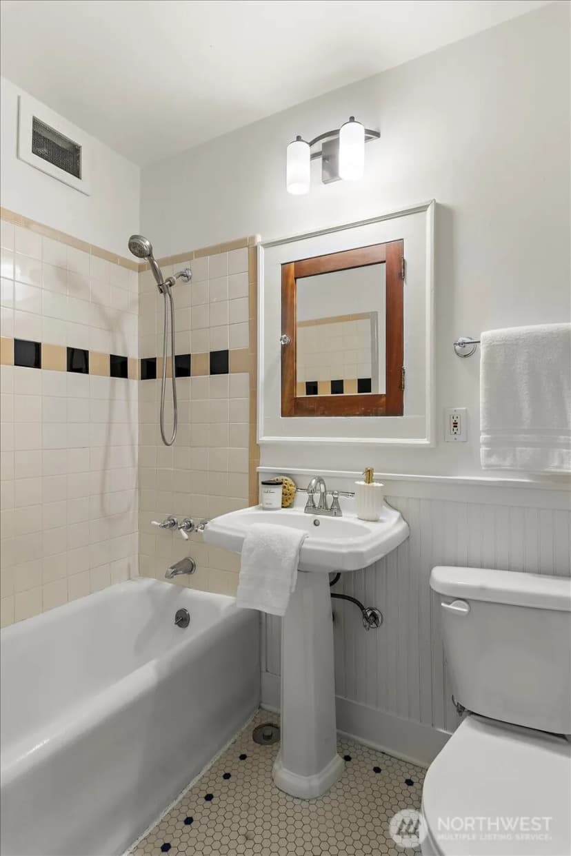Property photo for 1640 18th Ave #6, Seattle photo 18