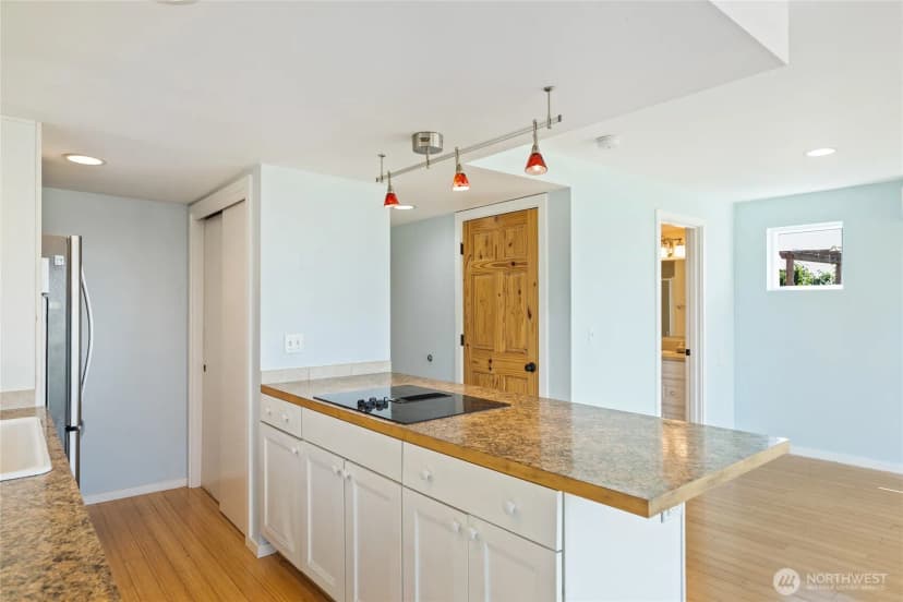 Property photo for 303 Church Avenue, Mukilteo photo 6