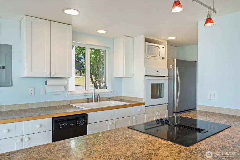 Property photo for 303 Church Avenue, Mukilteo photo 8
