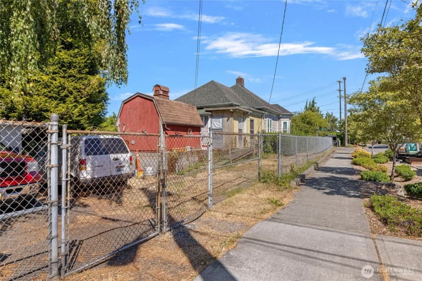 Property photo for 1445 S Cloverdale Street, Seattle photo 12