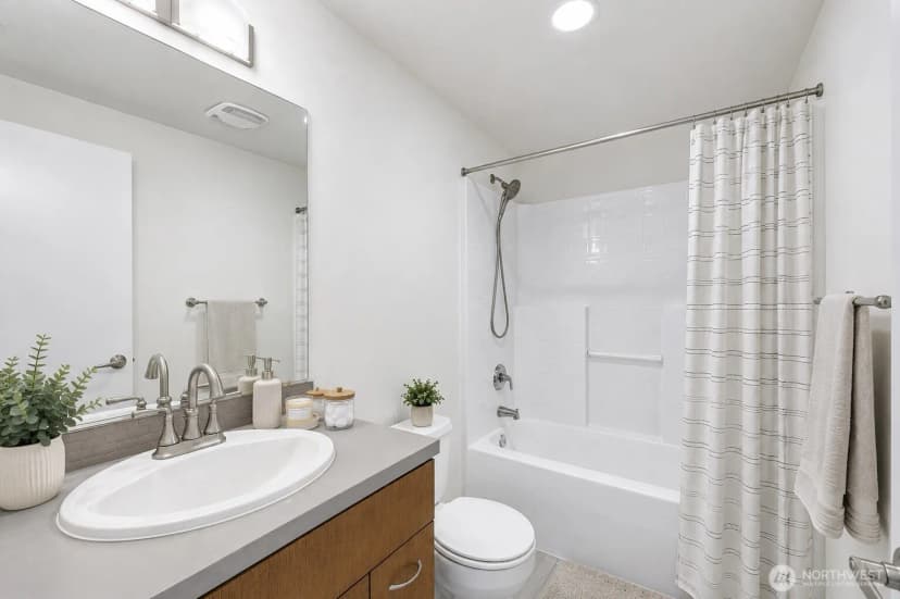 Property photo for 15175 Ne 81st Way #103, Redmond photo 22