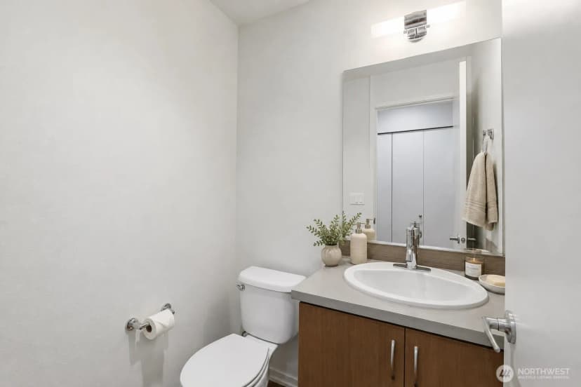 Property photo for 15175 Ne 81st Way #103, Redmond photo 18