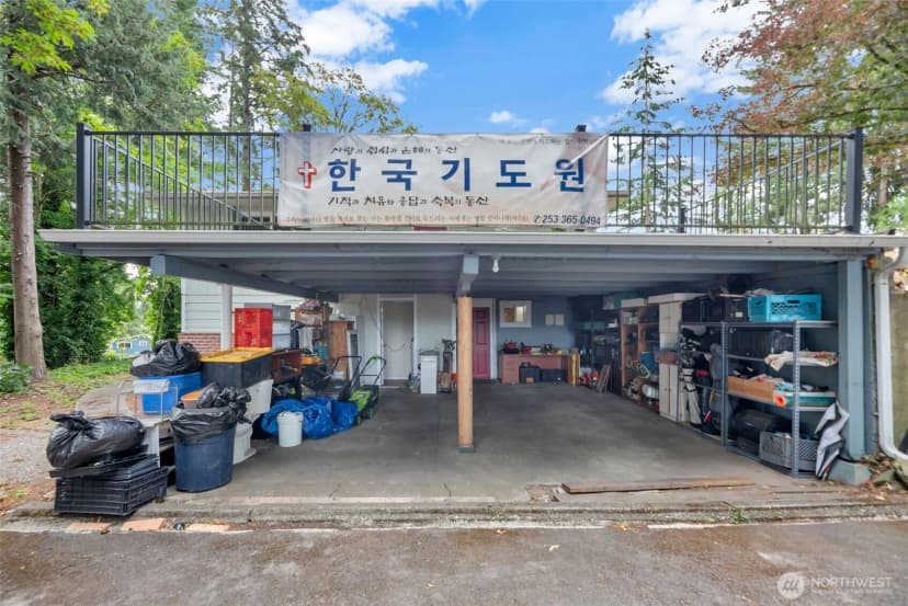 Property photo for 18929 Highway 99, Lynnwood photo 22