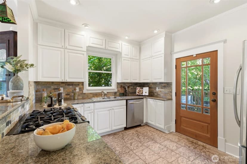 Property photo for 5246 12th Avenue Ne, Seattle photo 14