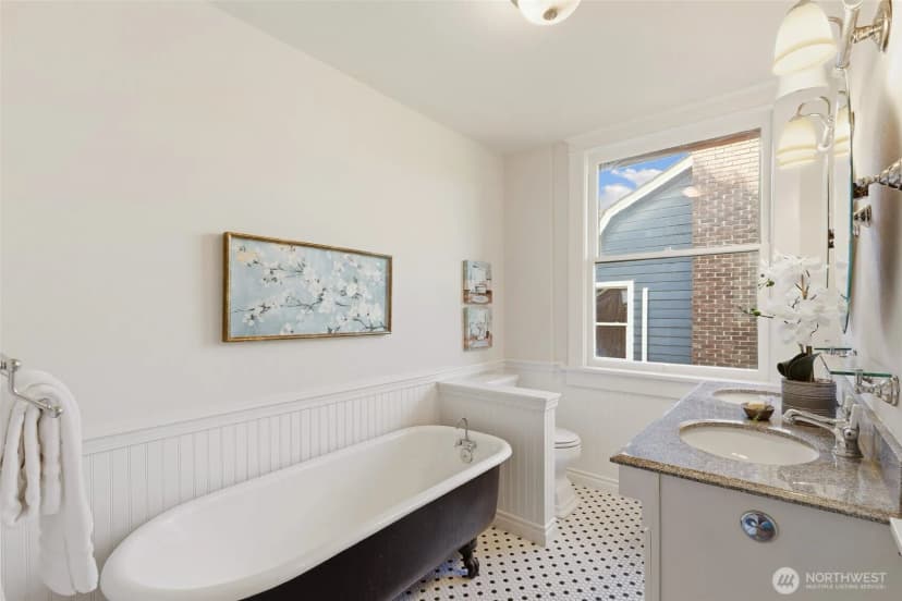 Property photo for 5246 12th Avenue Ne, Seattle photo 24