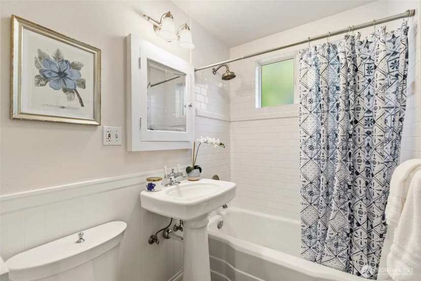 Property photo for 5246 12th Avenue Ne, Seattle photo 18