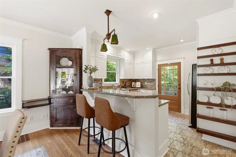Property photo for 5246 12th Avenue Ne, Seattle photo 11