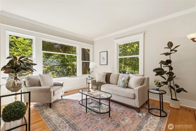 Property photo for 5246 12th Avenue Ne, Seattle photo 4