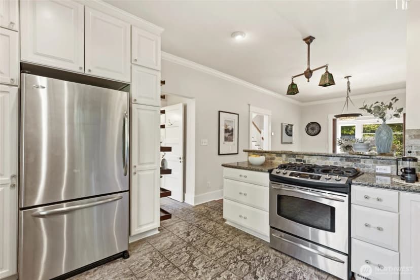 Property photo for 5246 12th Avenue Ne, Seattle photo 15