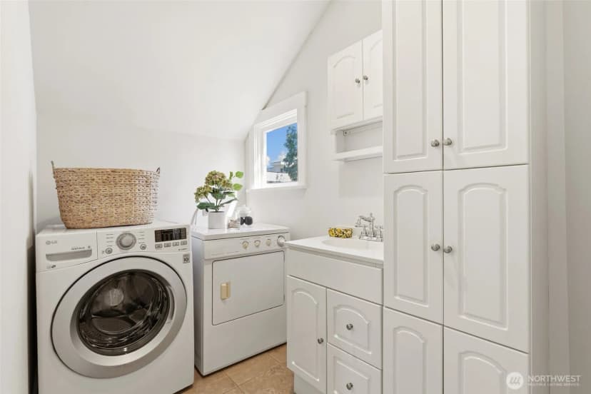 Property photo for 5246 12th Avenue Ne, Seattle photo 26
