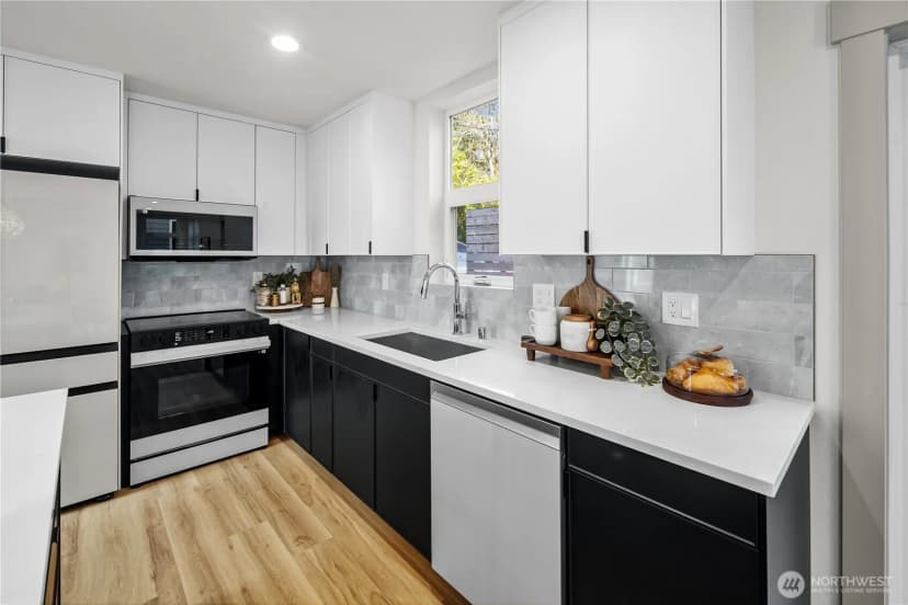 Property photo for 2935 39th Avenue Sw, Seattle photo 6