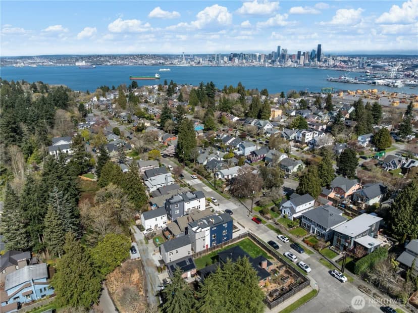 Property photo for 2935 39th Avenue Sw, Seattle photo 22