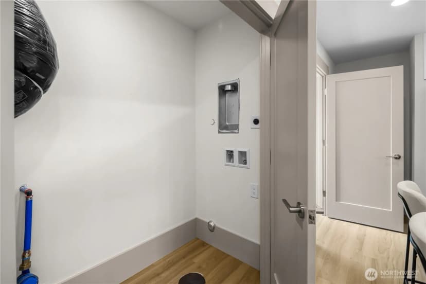 Property photo for 2935 39th Avenue Sw, Seattle photo 10