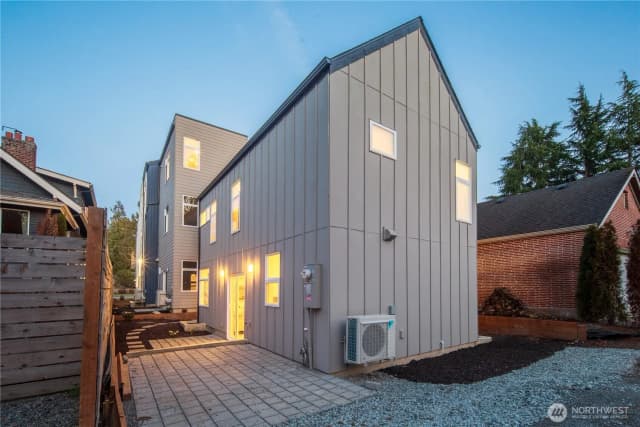 Property photo for 2935 39th Avenue Sw, Seattle