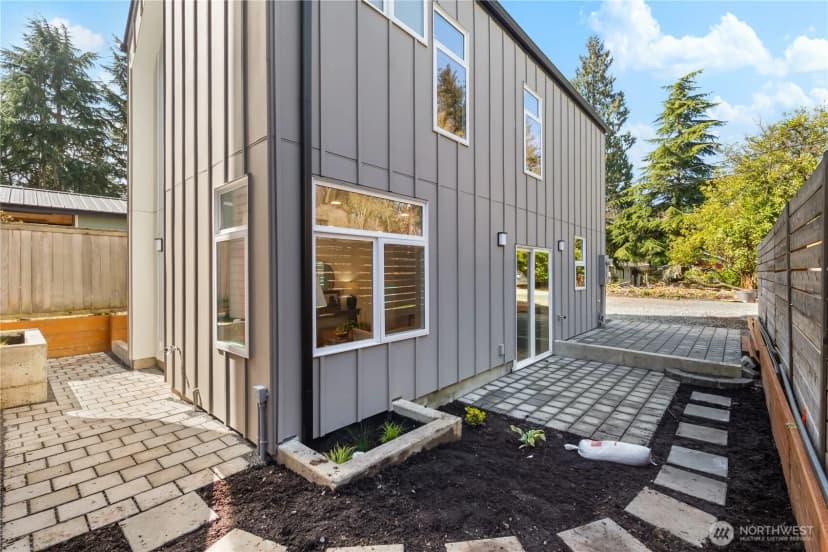 Property photo for 2935 39th Avenue Sw, Seattle photo 20