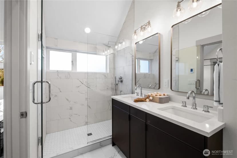 Property photo for 2935 39th Avenue Sw, Seattle photo 13