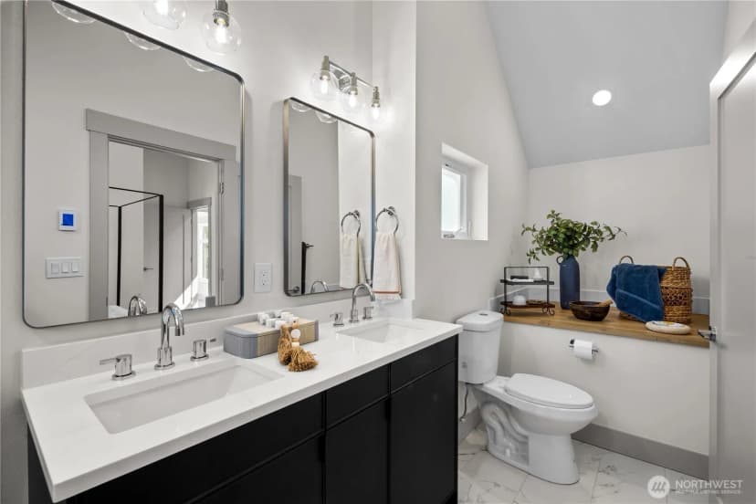 Property photo for 2935 39th Avenue Sw, Seattle photo 14