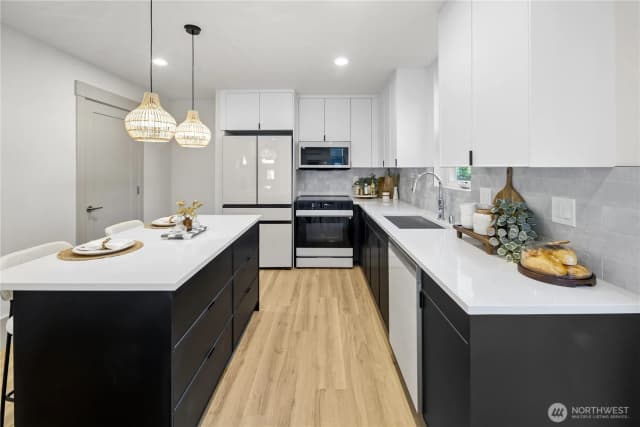 Property photo for 2935 39th Avenue Sw, Seattle photo 5