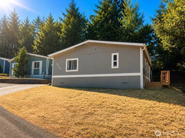 Property photo for 9039 Steele Creek Loop Ne, Bremerton photo 2