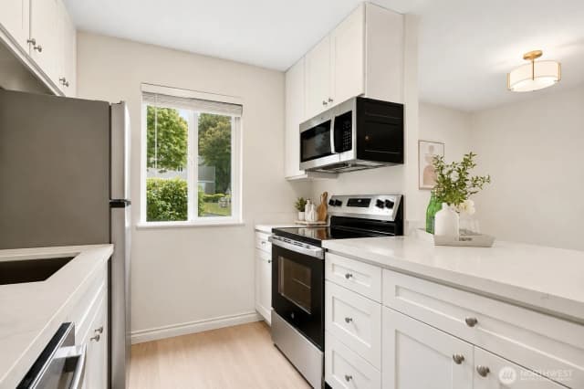 Property photo for 12435 Ne 131st Court #d104, Kirkland photo 4