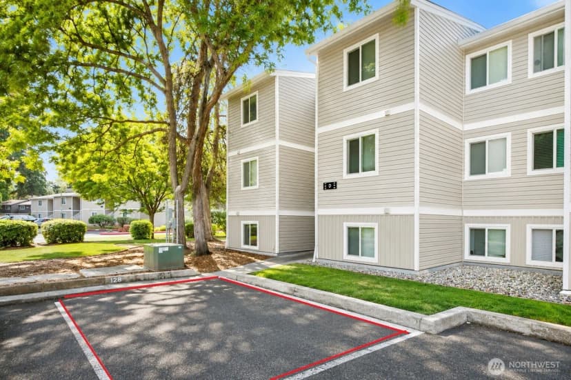 Property photo for 12435 Ne 131st Court #d104, Kirkland photo 15