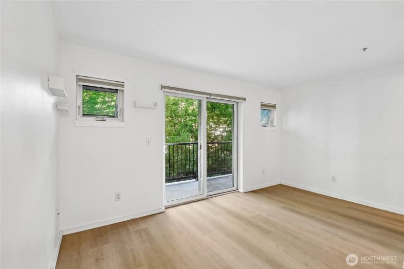 Property photo for 12345 Roosevelt Way Ne #306, Seattle photo 8