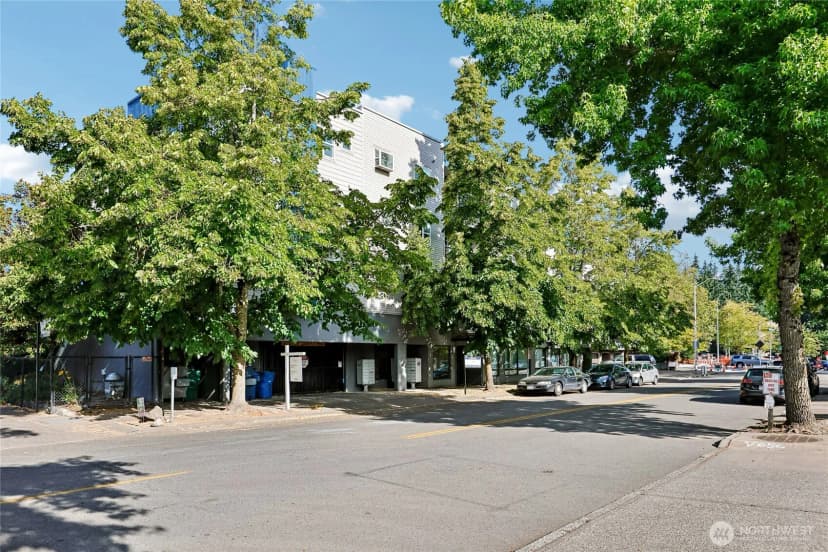 Property photo for 12345 Roosevelt Way Ne #306, Seattle photo 25